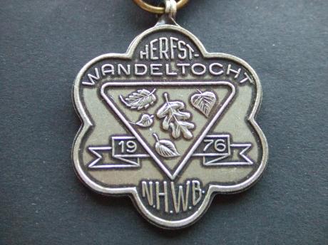 N.H.W.B.(Noord-Hollandse Wandelbond) herfsttocht 1976 ( vallende bladeren)